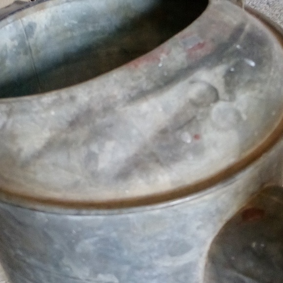 Galvanized tin watering can circa 1940 small dent on top, 2 gallon 16" - Picture 3 of 8